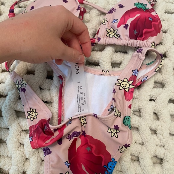 SHEIN SWIMSUIT WITH SUPER CUTE PATTERN 🐙🍓 - Picture 3 of 3
